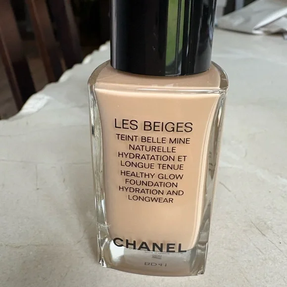 CHANEL Les Beiges Hydration Foundation BD41 - Picture 4 of 7